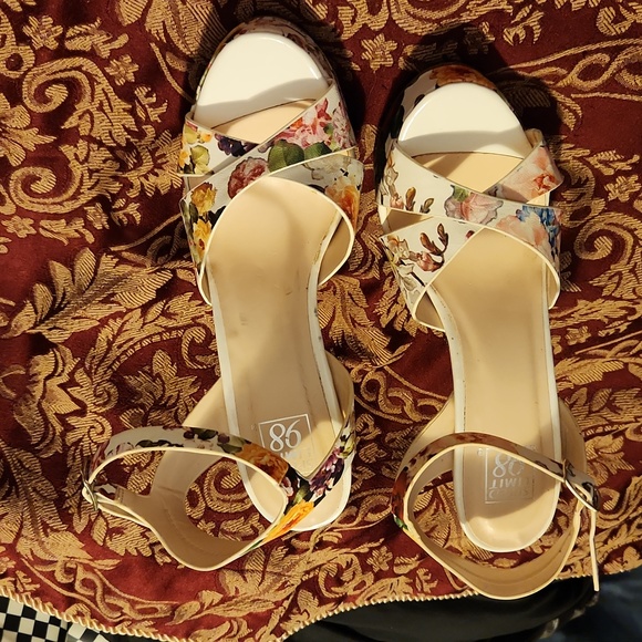 Heels - Picture 1 of 2